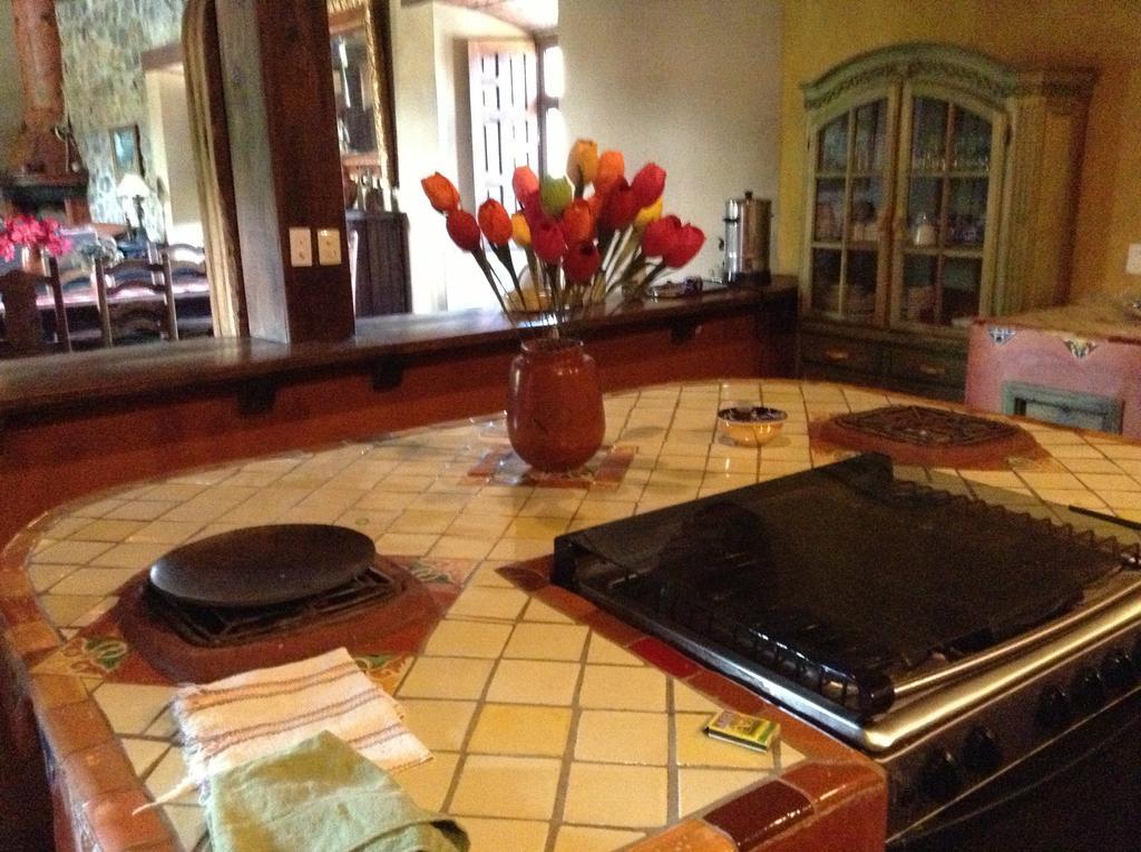 Hotel Meson de San Antonio à Pátzcuaro Extérieur photo