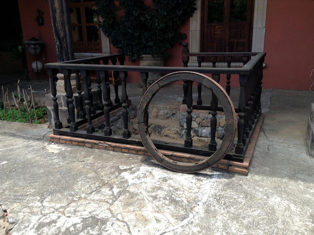 Hotel Meson de San Antonio à Pátzcuaro Extérieur photo
