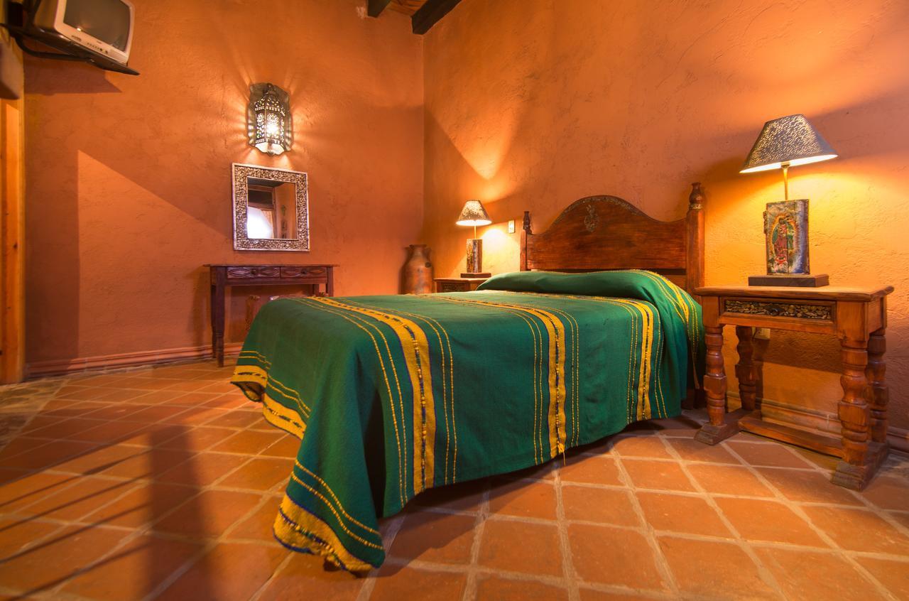 Hotel Meson de San Antonio à Pátzcuaro Extérieur photo