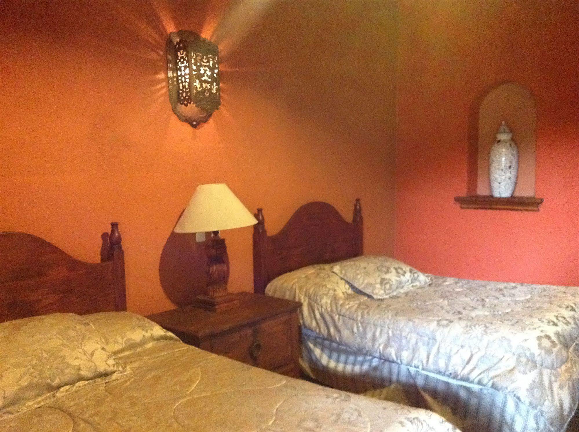 Hotel Meson de San Antonio à Pátzcuaro Extérieur photo
