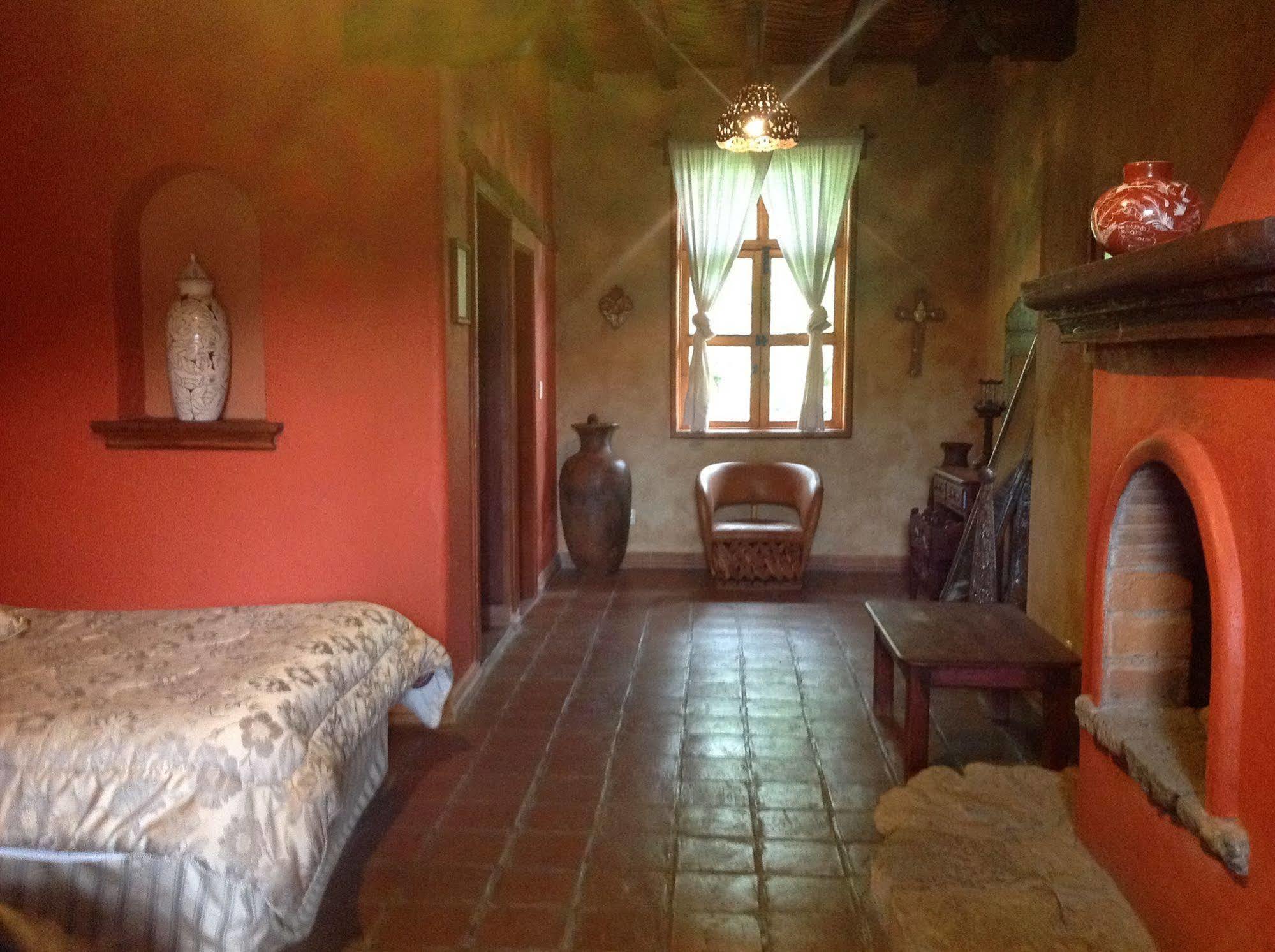 Hotel Meson de San Antonio à Pátzcuaro Extérieur photo