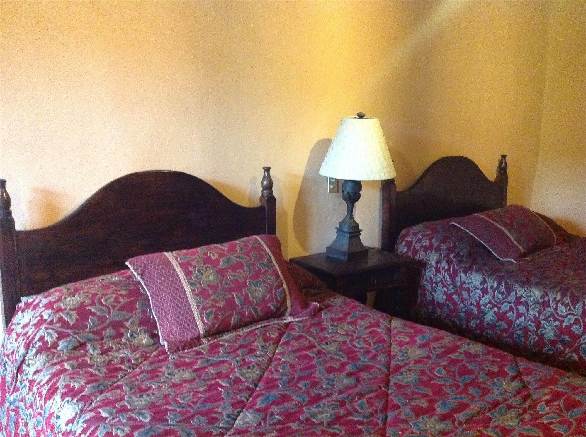 Hotel Meson de San Antonio à Pátzcuaro Extérieur photo