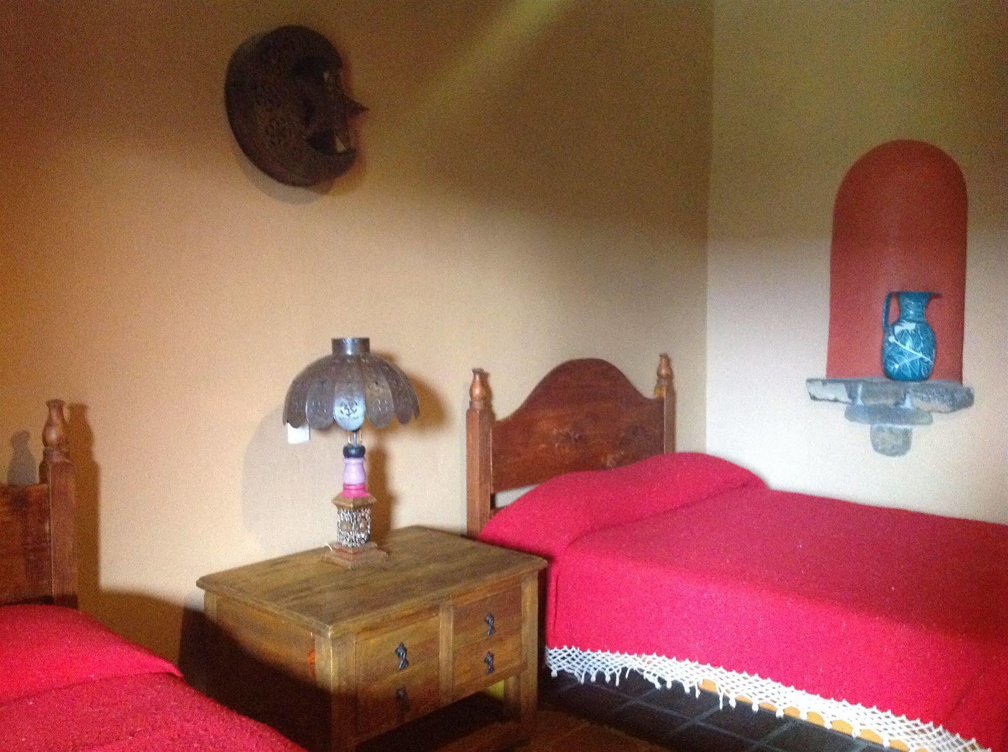 Hotel Meson de San Antonio à Pátzcuaro Extérieur photo
